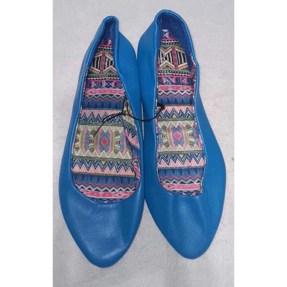 Twister Shoes - NWOT! Twister Slip In Step Out Lindsay Flats Womens Size 10 Blue Aztec Design